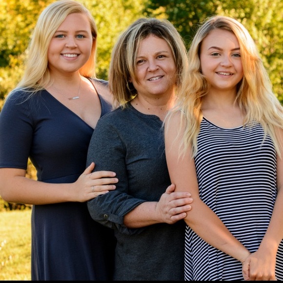 Meet your Posher, Michelle - Picture 2 of 2